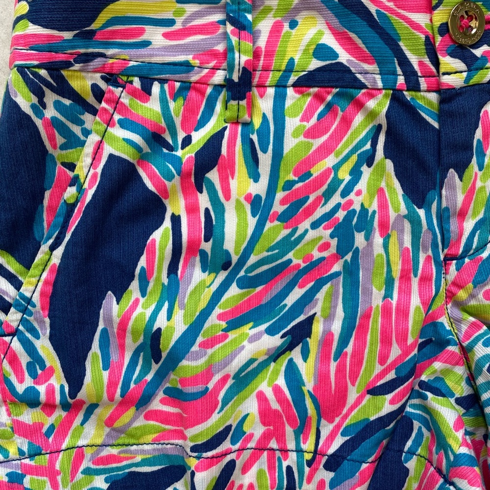 Lilly Pulitzer Walsh short - Picture 3 of 4